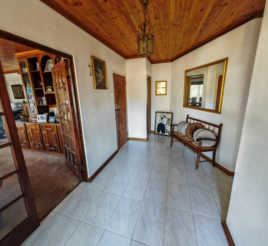 6 Bedroom Property for Sale in Heuwelsig Free State